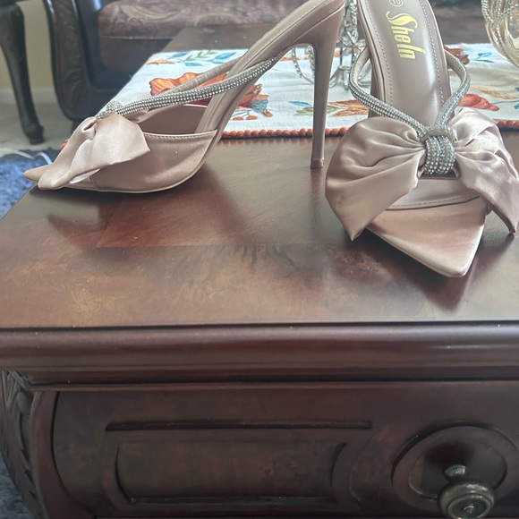 SHEIN Satin Bow Heels - Cream size 10 - Picture 2 of 3
